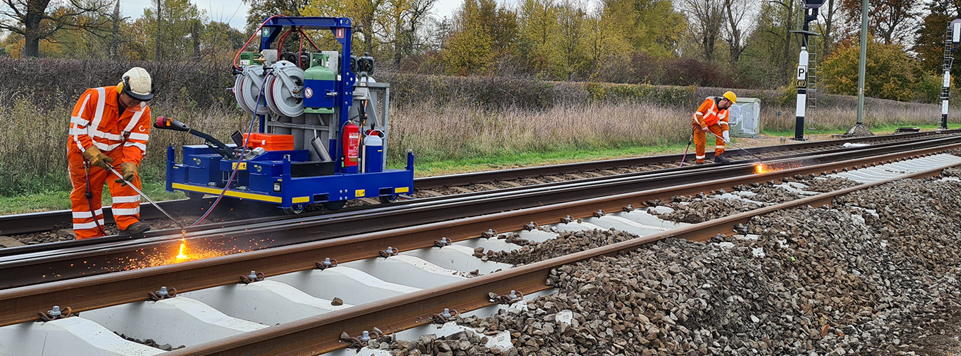 Vanaf nu inzetbaar op jouw spoorproject: onze nieuwe, elektrisch aangedreven branderkar 